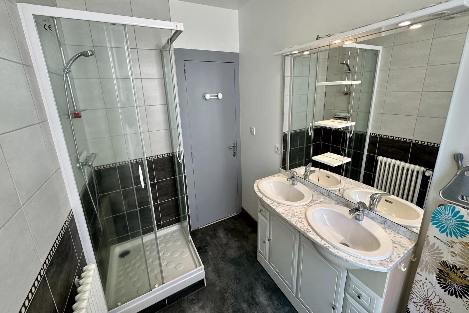 Les Champs d'Auvergne 6-Badkamer