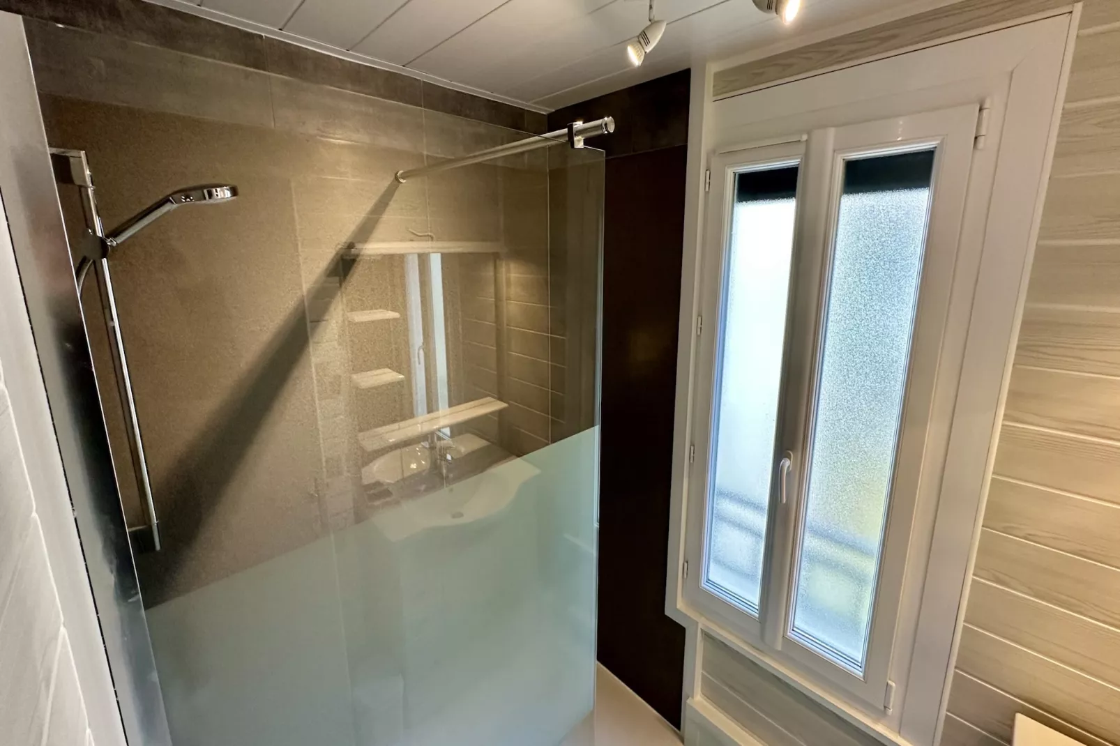 Les Myrtilles Le Mont Dore 6pers - Badkamer