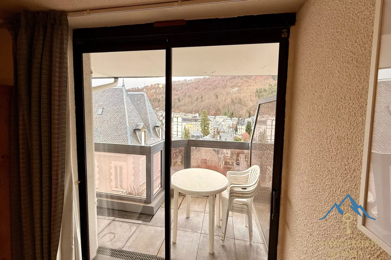 L'Oise 209 Le Mont Dore 6pers - Terrasbalkon