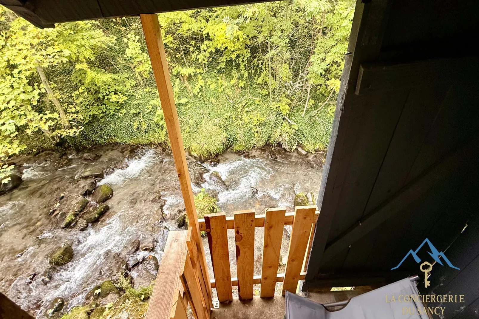 La Cabane des Sources Le Mont Dore 2pers-Terrasbalkon