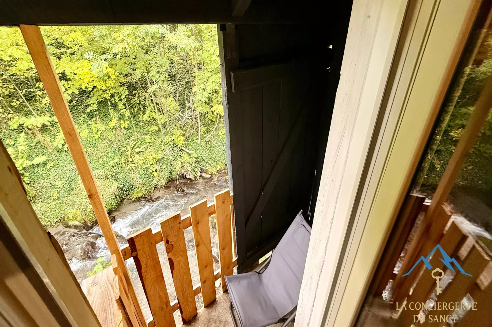 La Cabane des Sources Le Mont Dore 2pers-Terrasbalkon