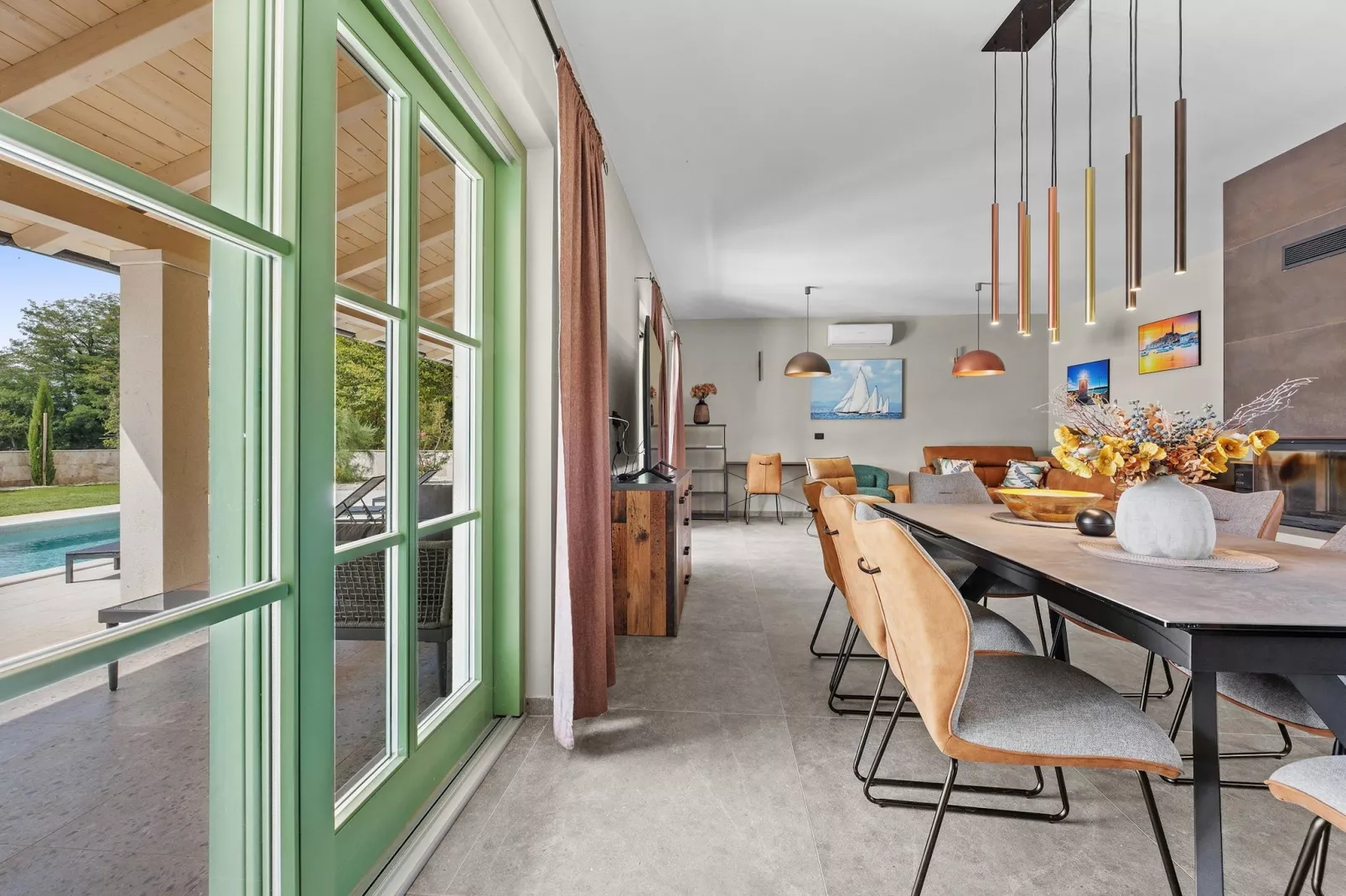 Villa Lunistra-Eetkamer