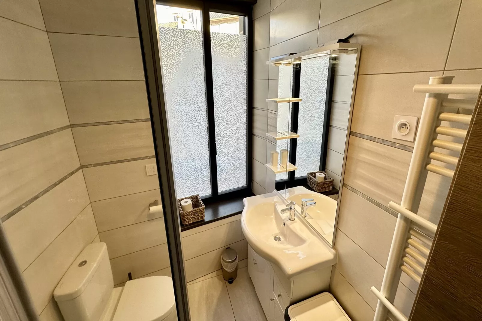 Au Cœur du Mont Dore : 6 personnes-Badkamer