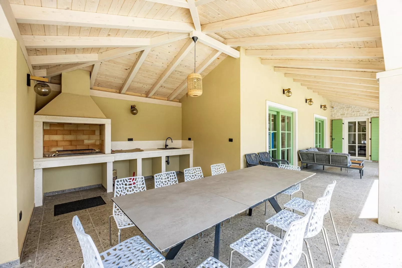 Villa Lunistra-Eetkamer