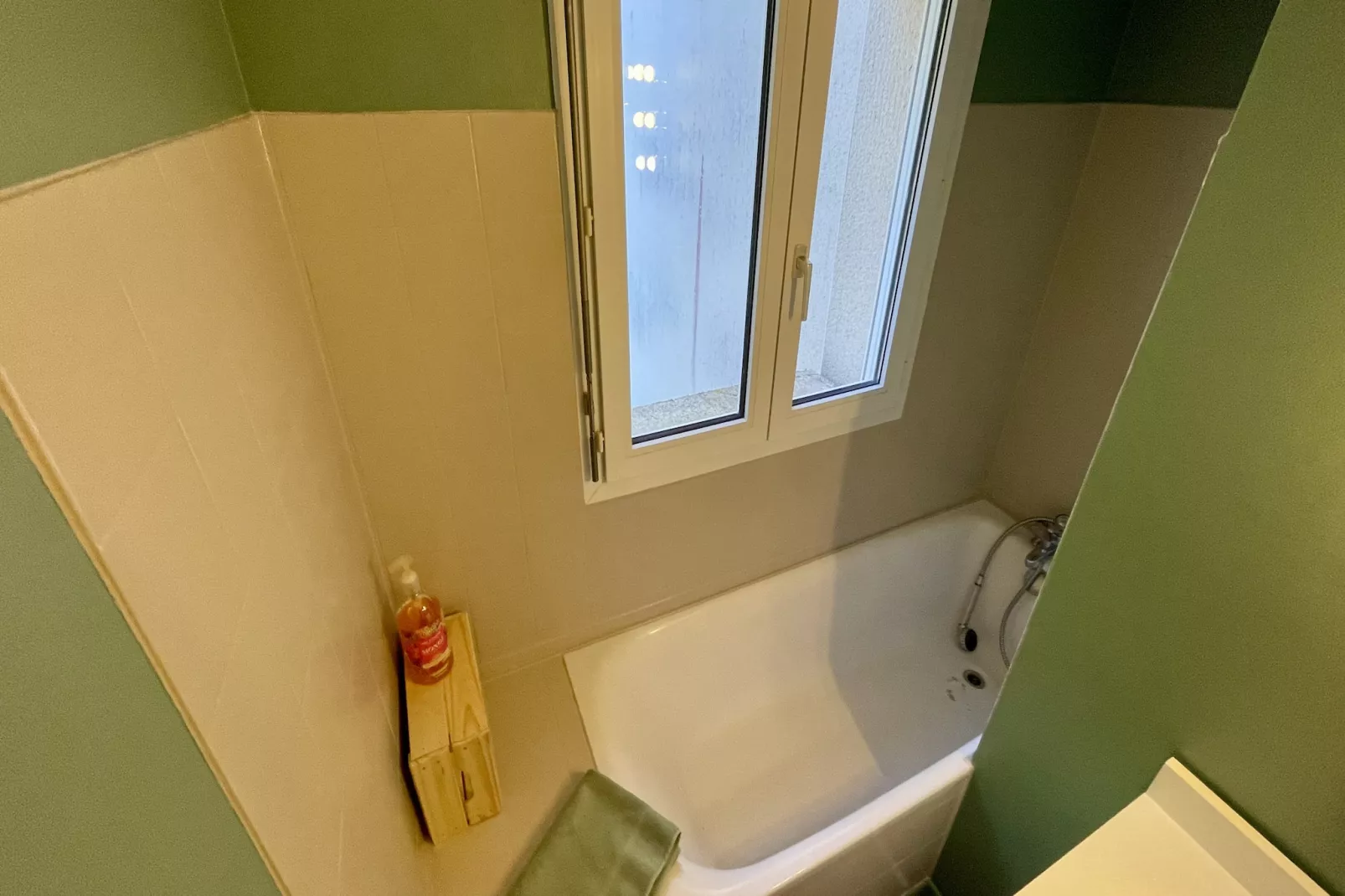 Le Joli Cedre Le Mont Dore-Badkamer