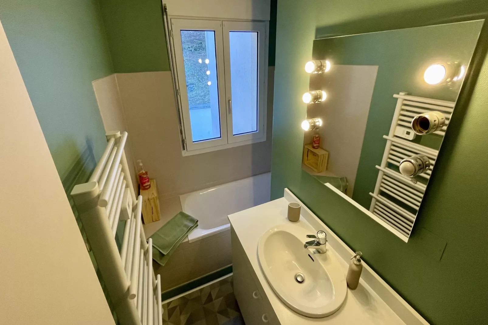 Le Joli Cedre Le Mont Dore-Badkamer