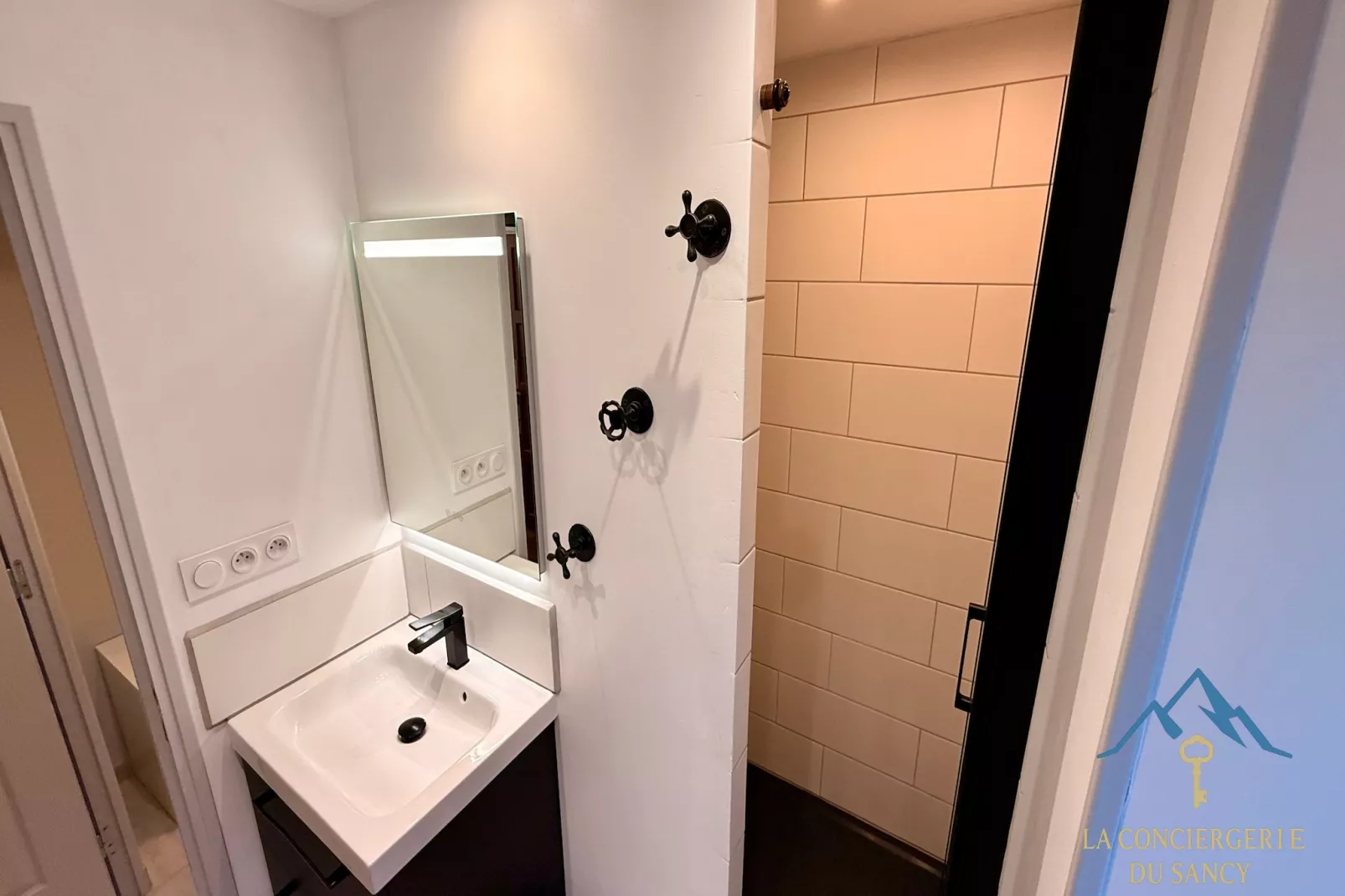 Les Soldanelles Le Mont Dore 12 pers - Badkamer