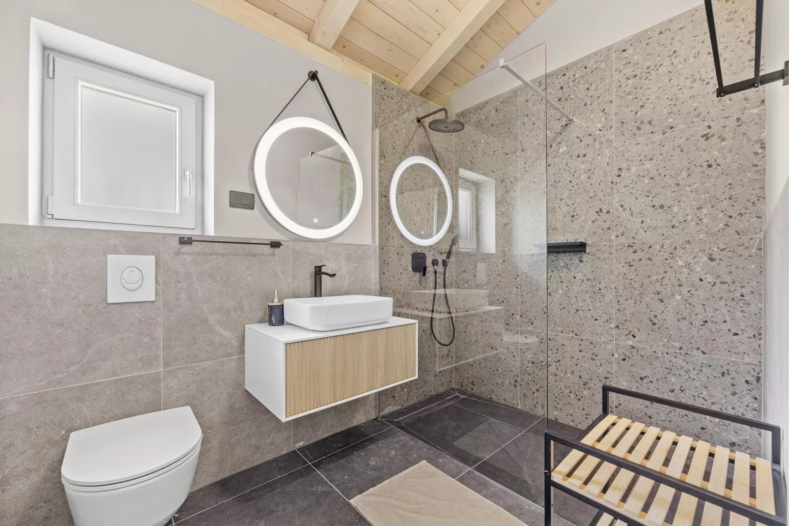 Villa Lunistra-Badkamer