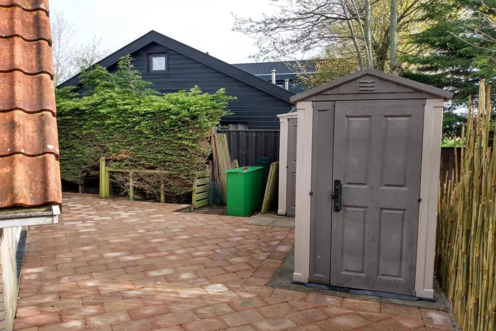 Vogelvrij 6-Buitenkant zomer