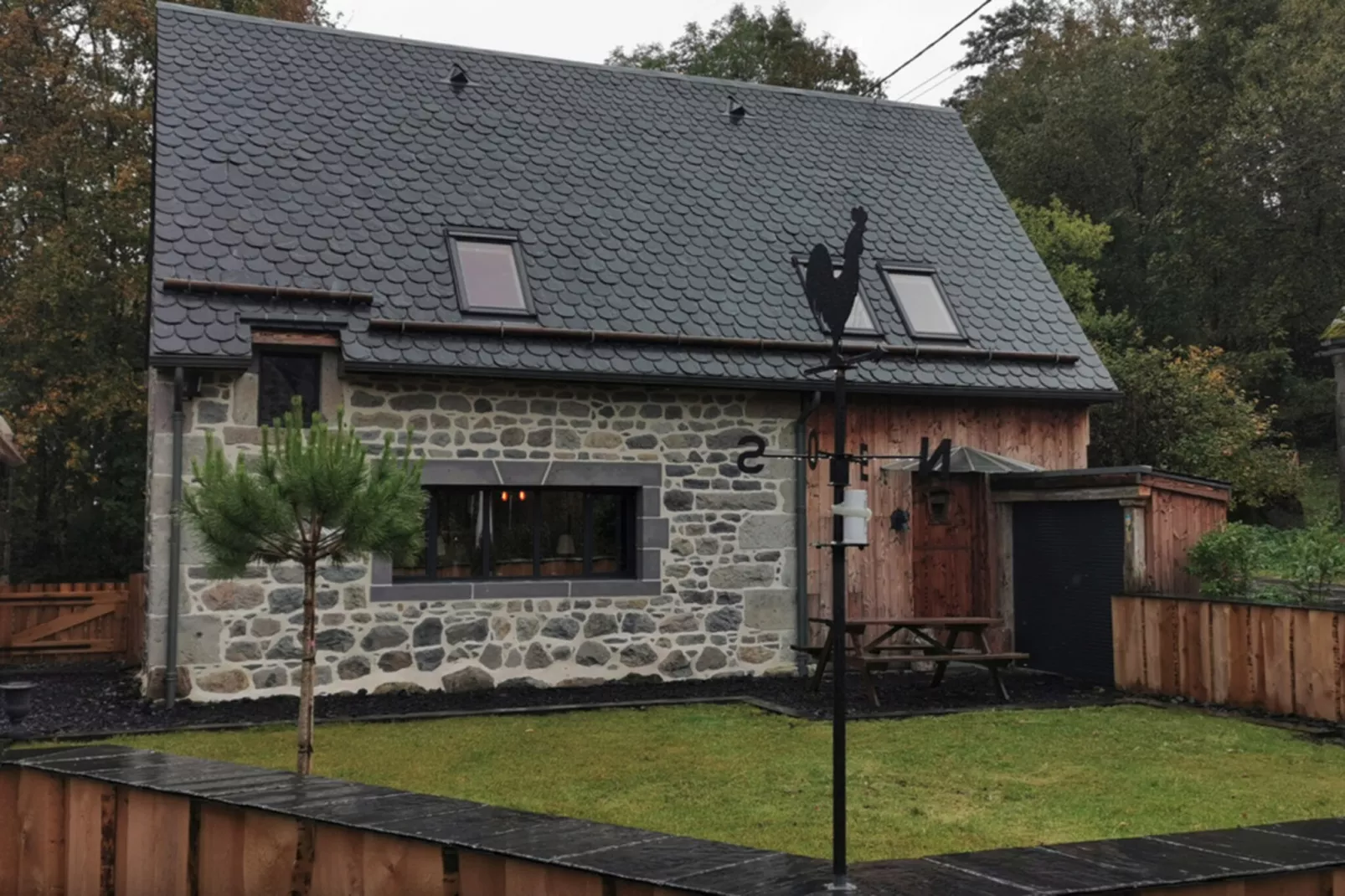 Buron Lou Fenestrou Le Mont Dore 4pers - Tuinen zomer