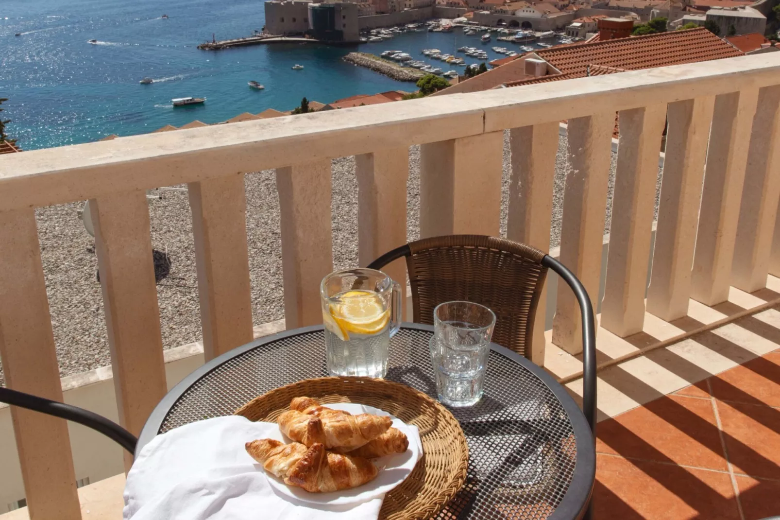 Apartments Bonavista - Superior Two Bedroom Apartment with Balcony and Sea View (A1) - Eetkamer