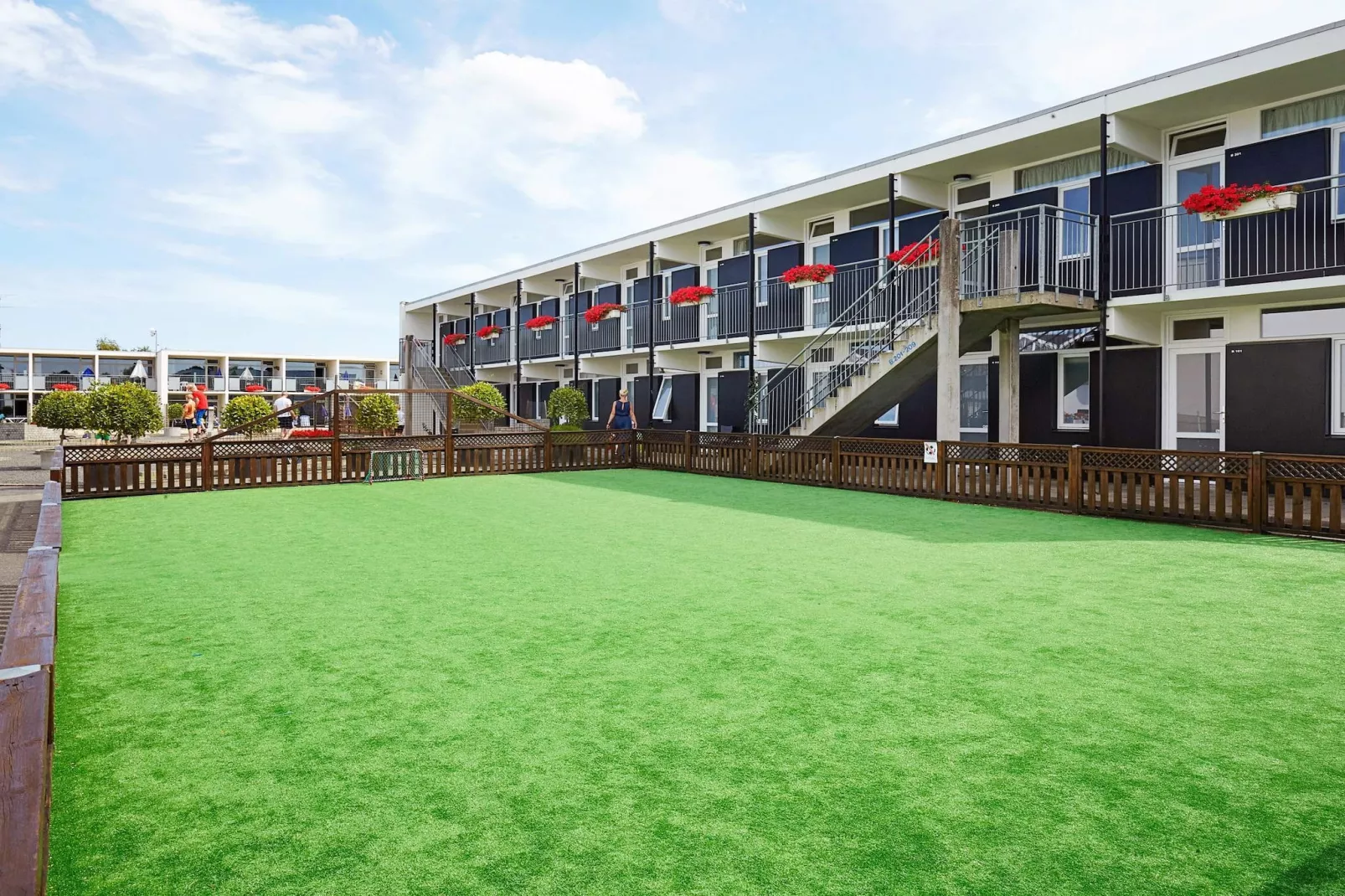 2 room,ground floor or 1. - Buitenlucht