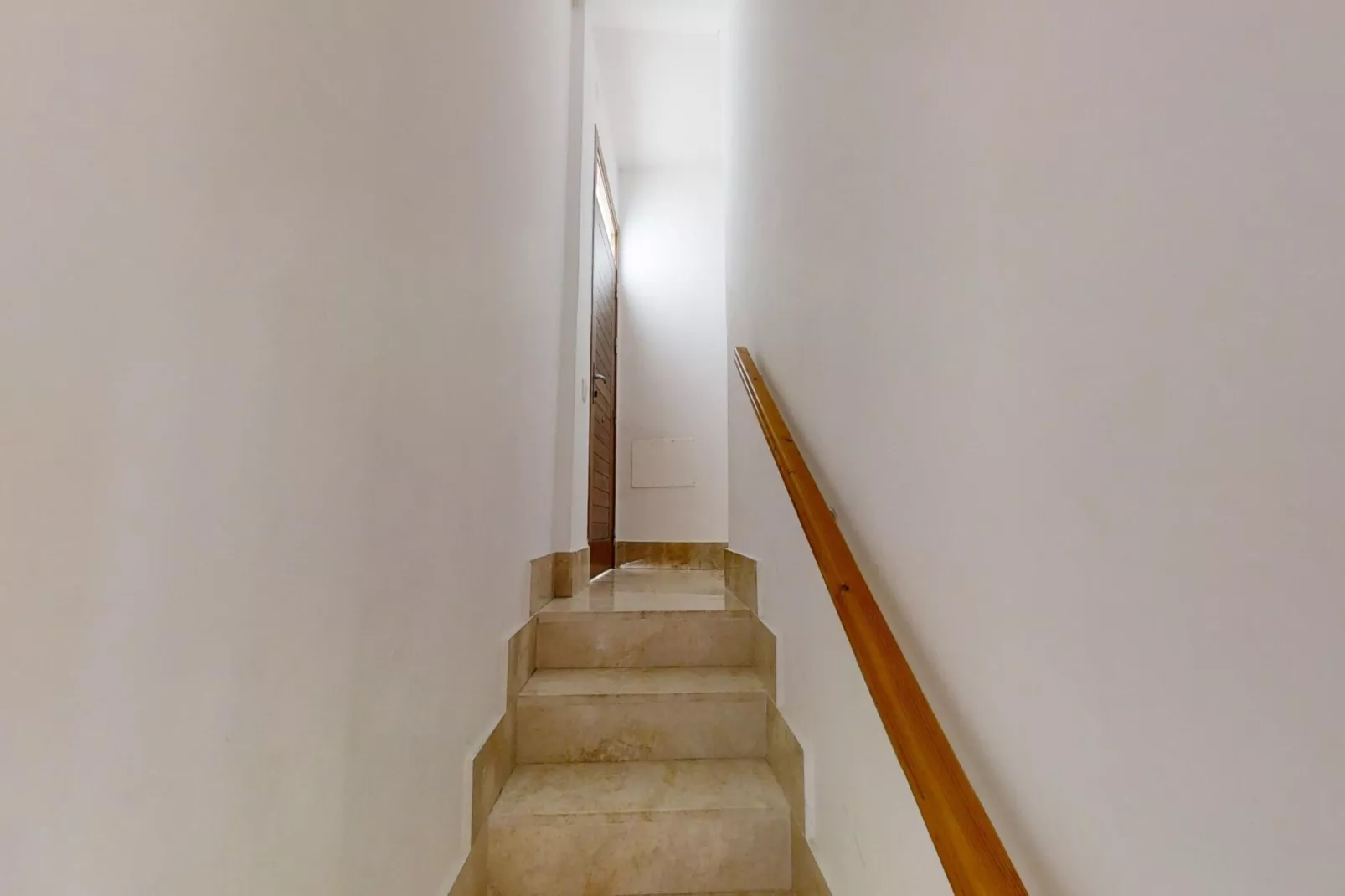 Apartment with Sea Views and Sunlit Terraces - Overloop