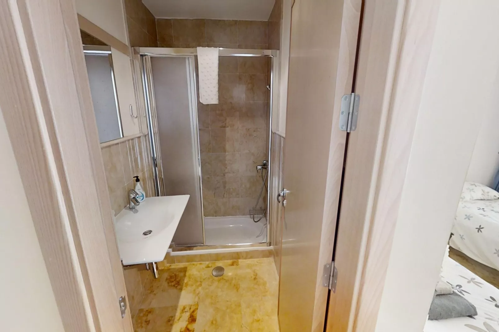 Apartment with Sea Views and Sunlit Terraces - Badkamer