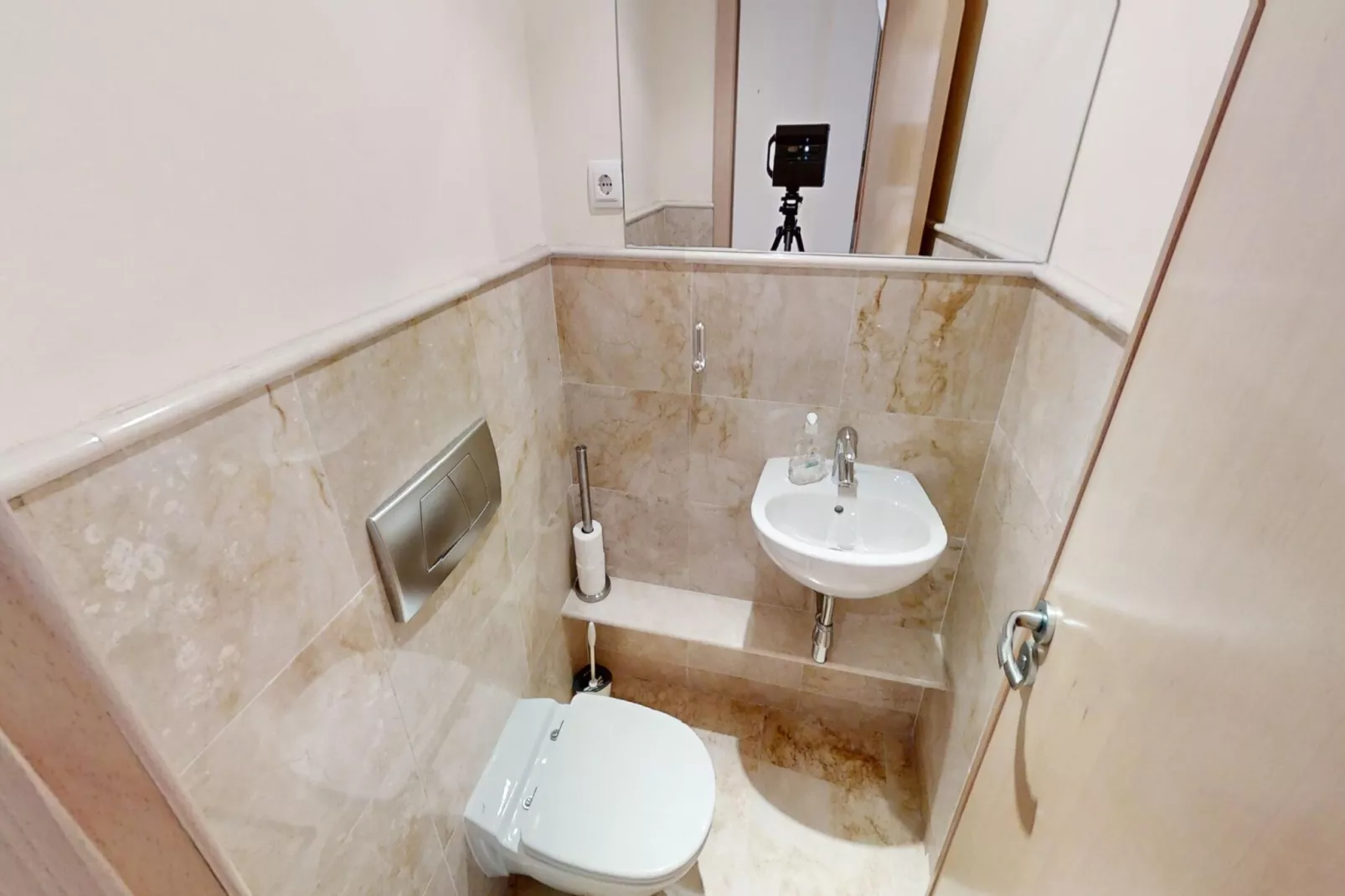 Apartment with Sea Views and Sunlit Terraces - Badkamer