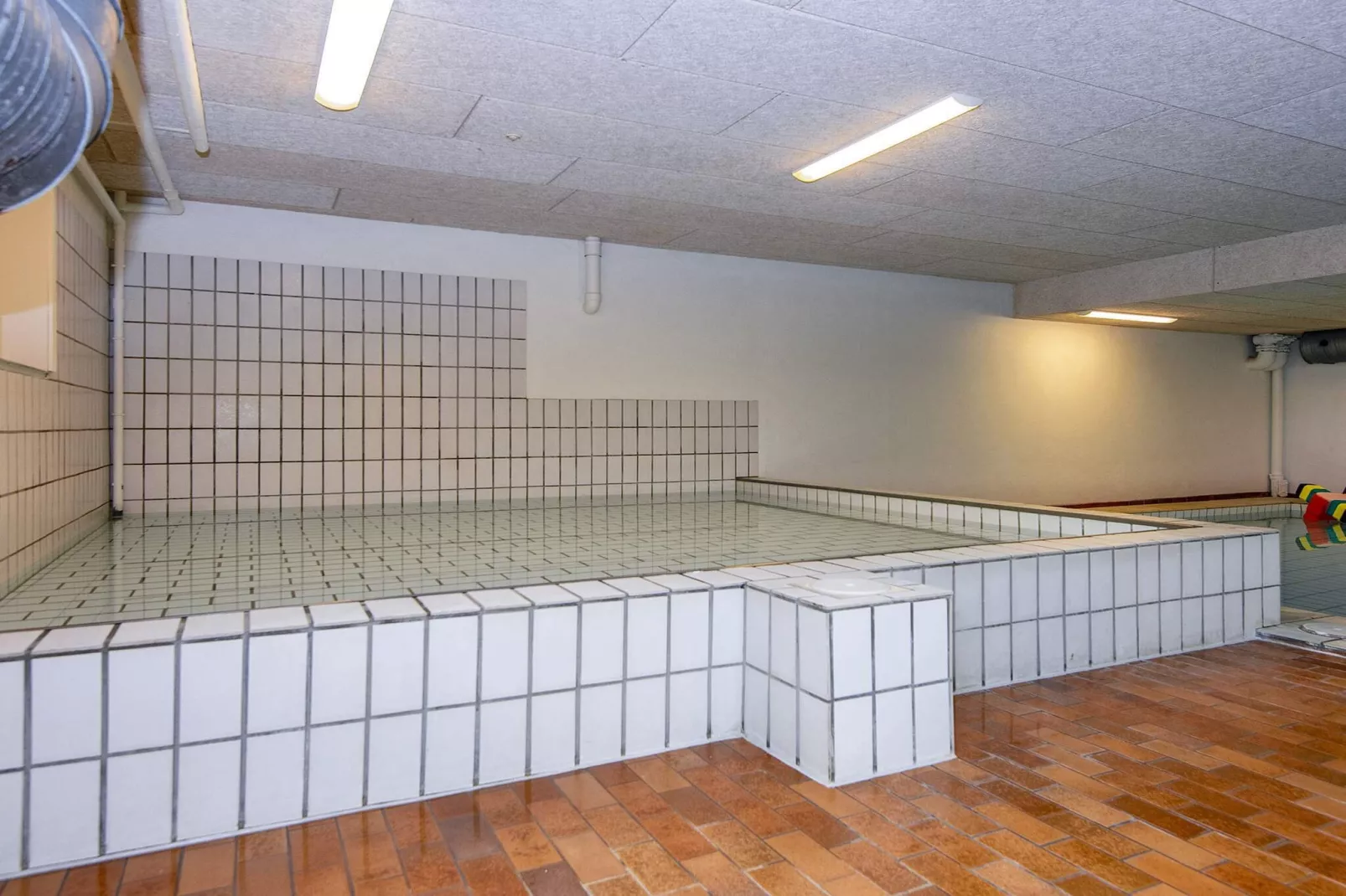 2 room,ground floor or 1. - Zwembad