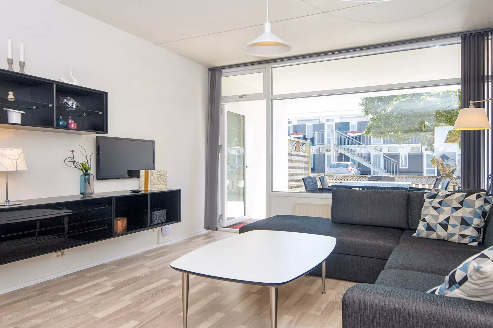 2 room,ground floor or 1. - Binnen