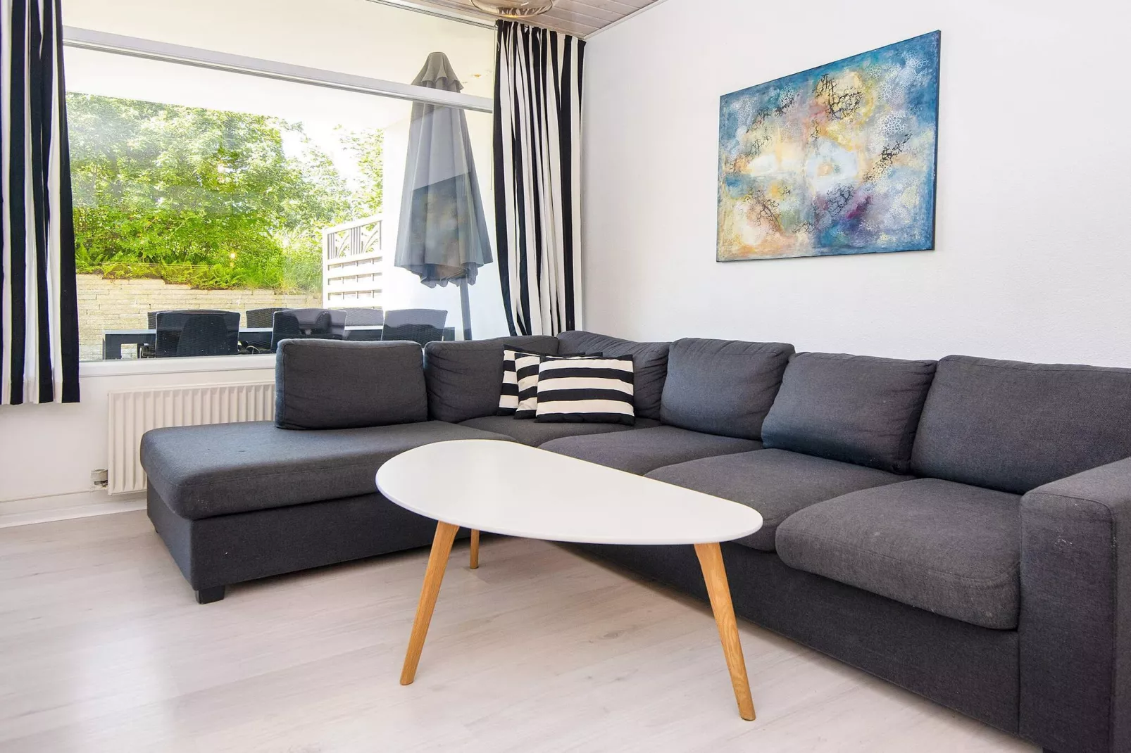 2 room,ground floor or 1. - Binnen
