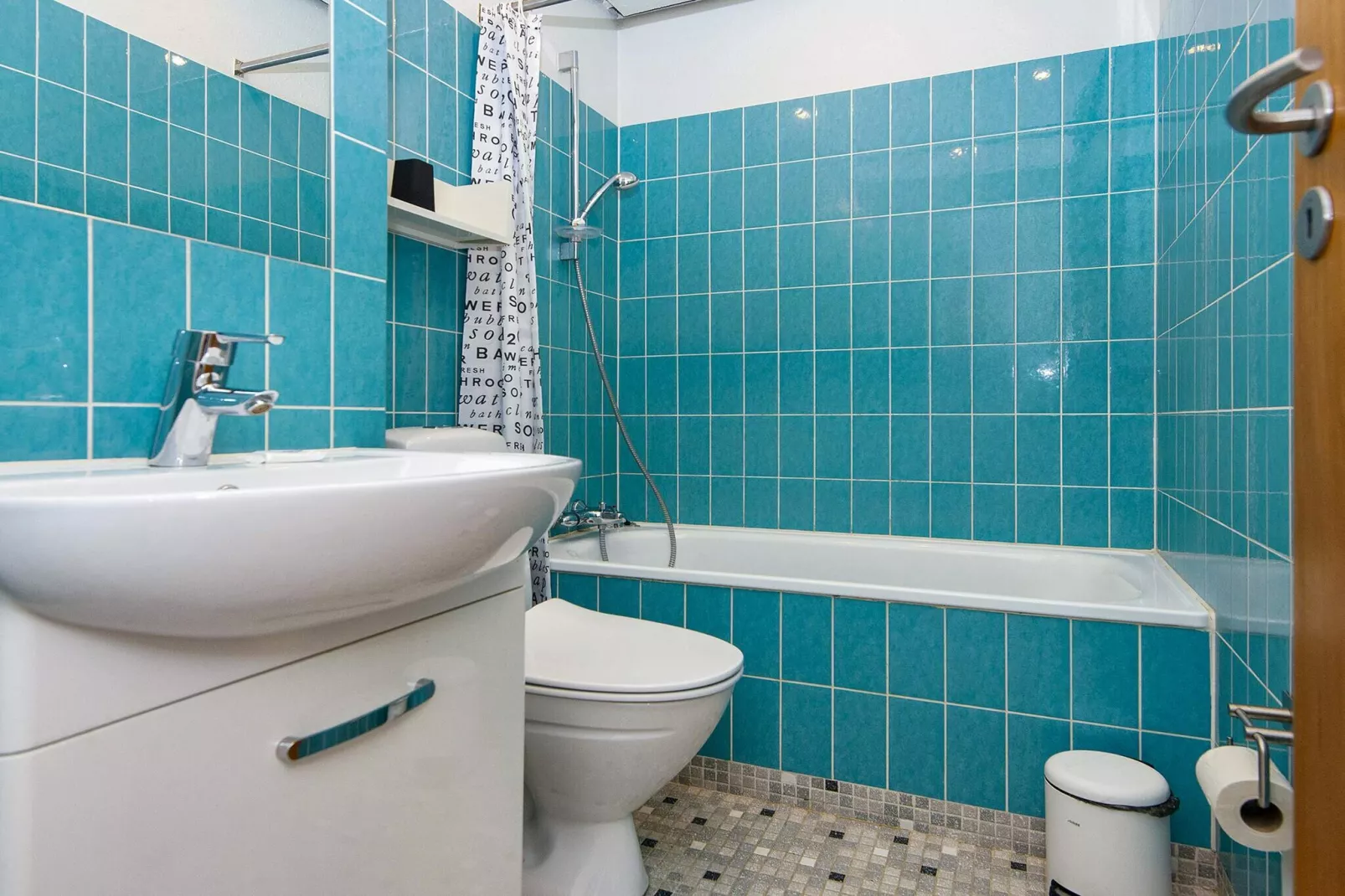 2 room,ground floor or 1. - Binnen