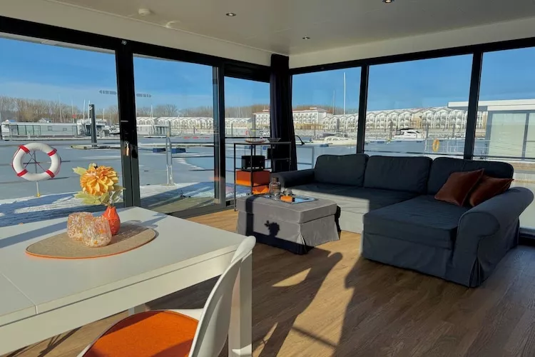 Hausboot Family & Friends mit Hund LP 8 / 3 Personen