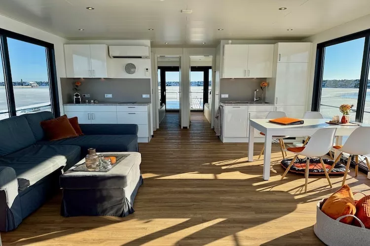 Hausboot Family & Friends mit Hund LP 8 / 3 Personen