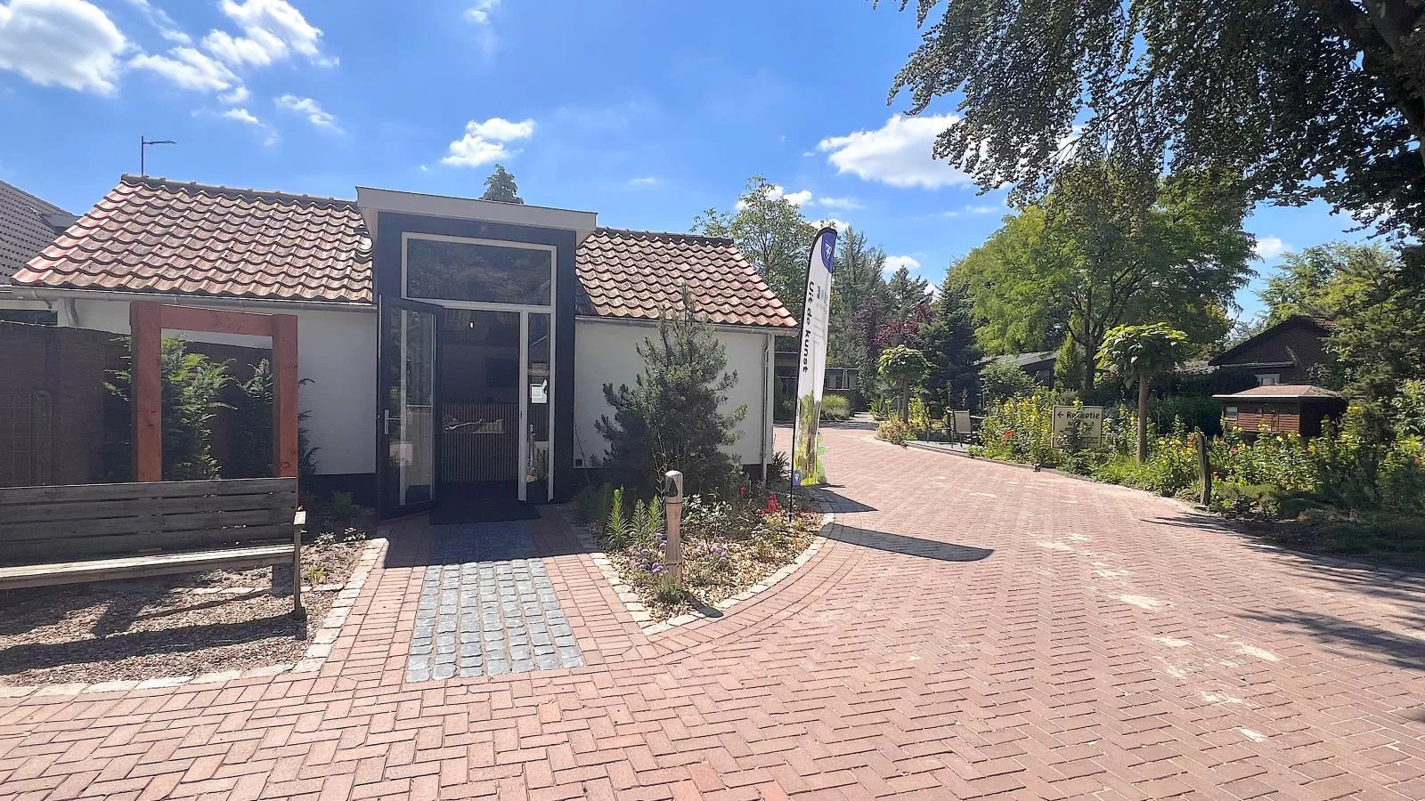 De Krekel-Hal-ontvangst