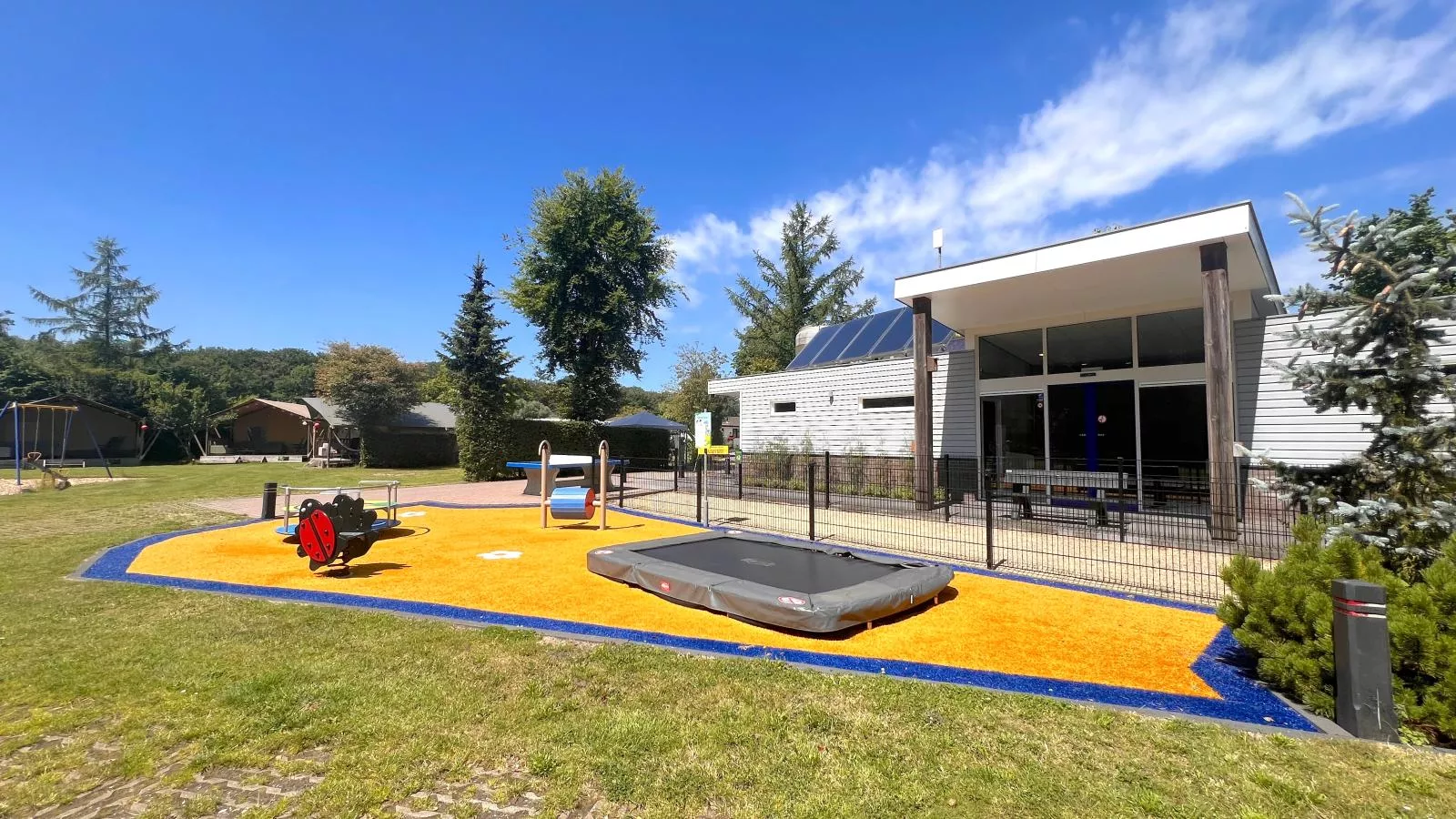 De Krekel-Faciliteiten