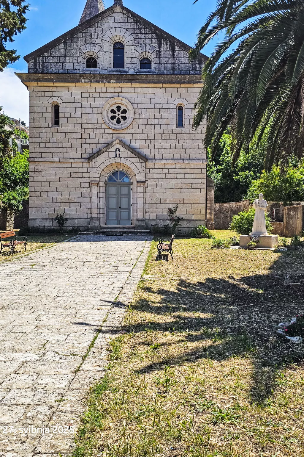 "Antun" am Strand - Buiten