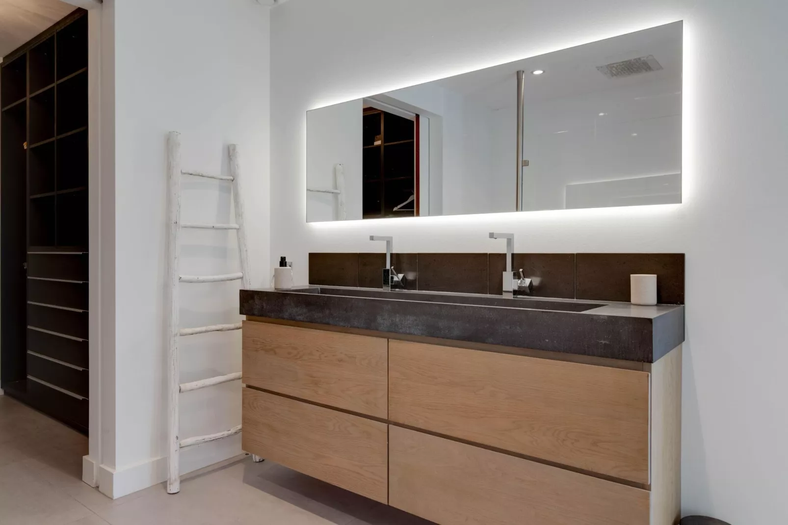 Langedijk 4 / 16 pax met jacuzzi extra kosten-Badkamer