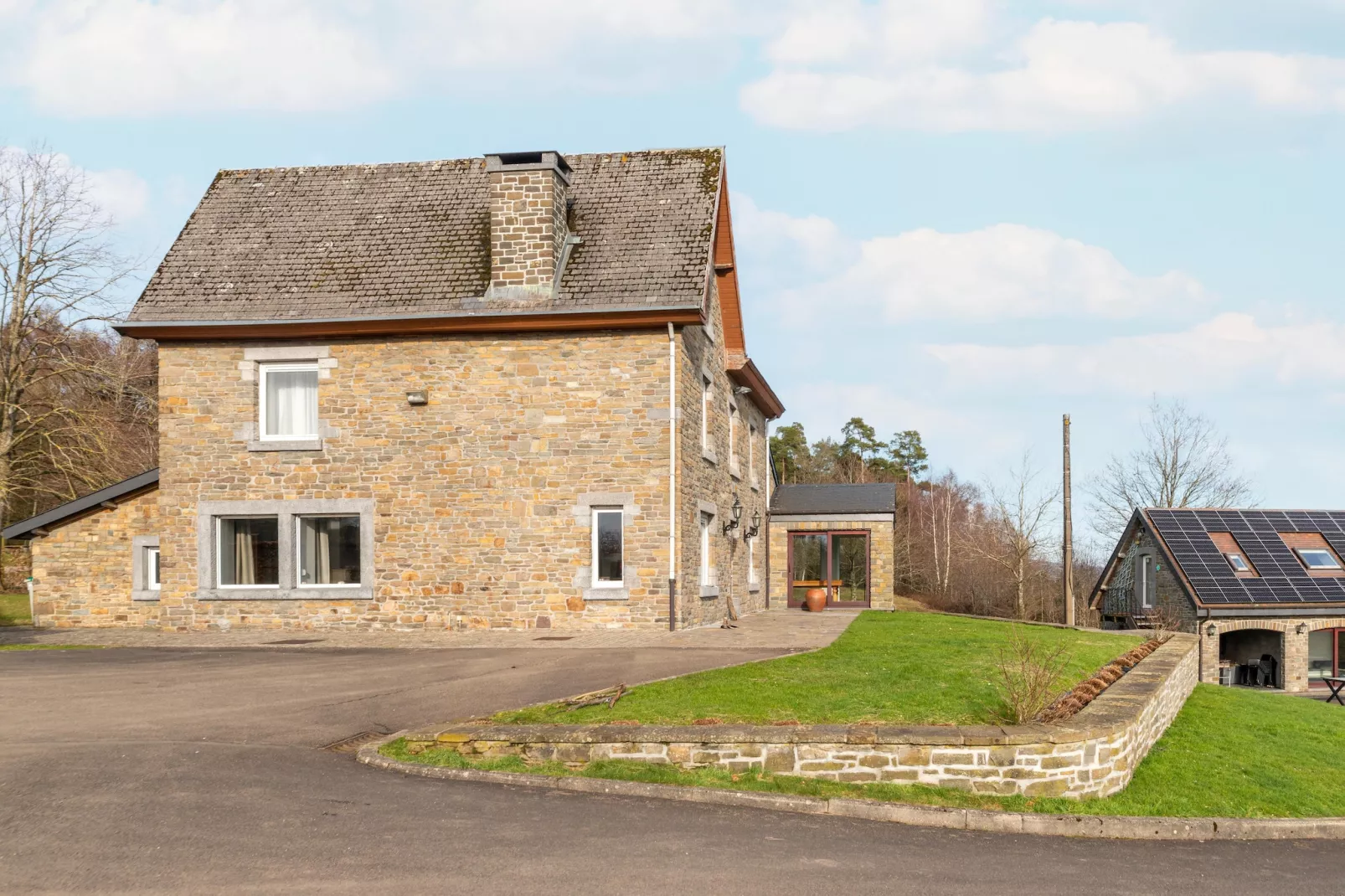 Les Charmes - Buitenkant zomer