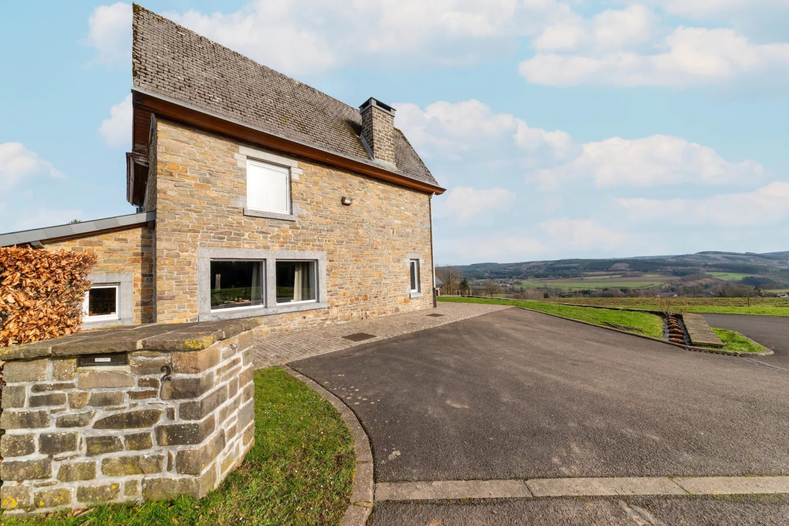 Les Charmes - Buitenkant zomer