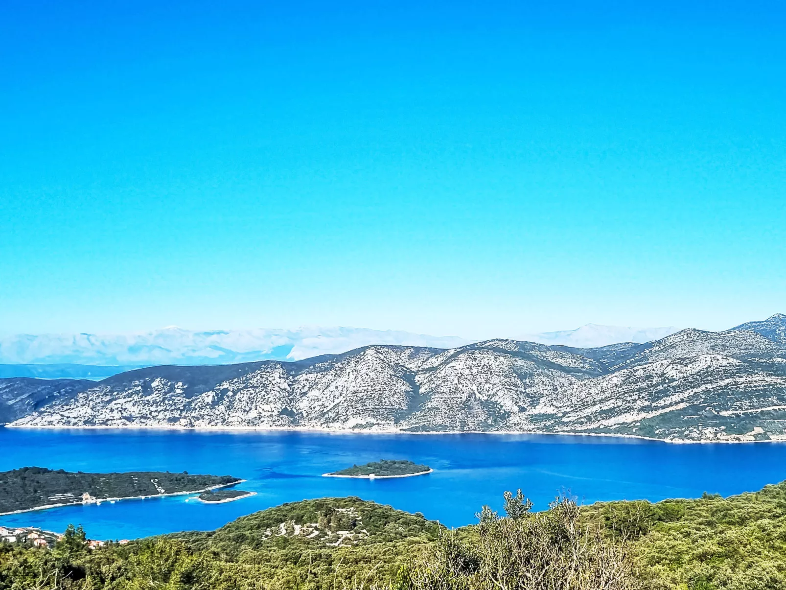 "Antun" am Strand - Buiten
