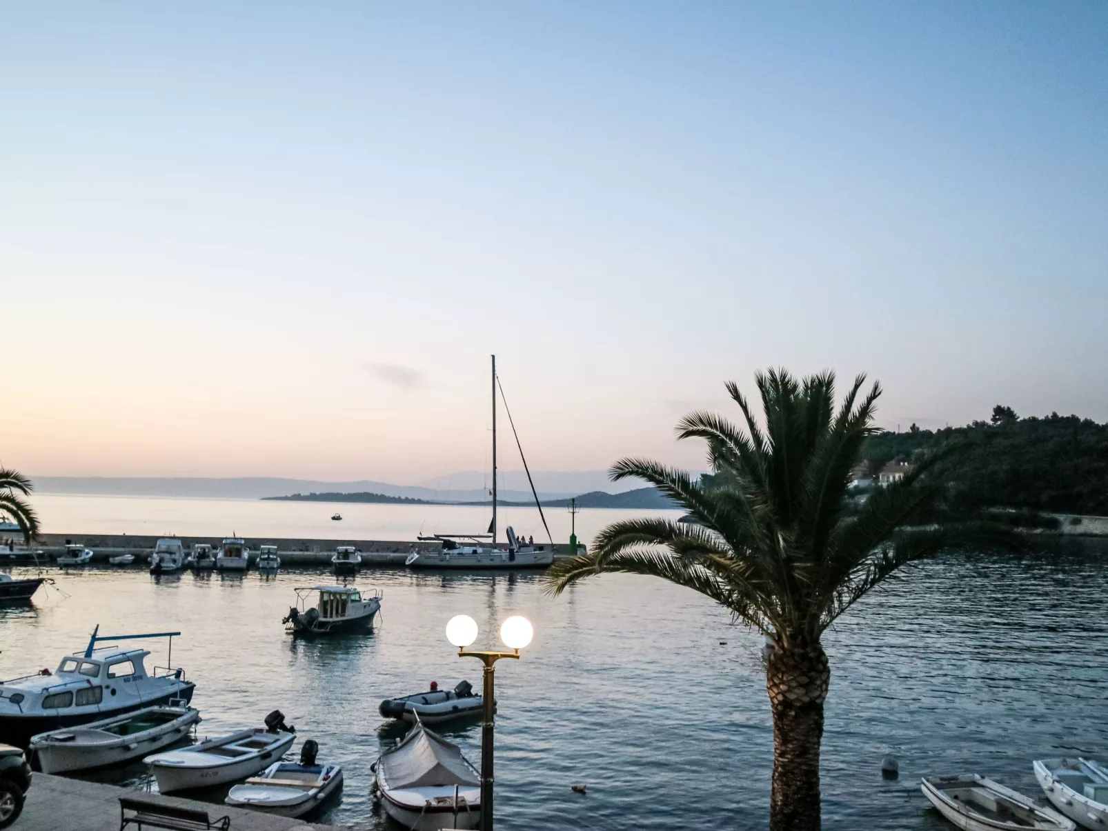 "Antun" am Strand - Buiten
