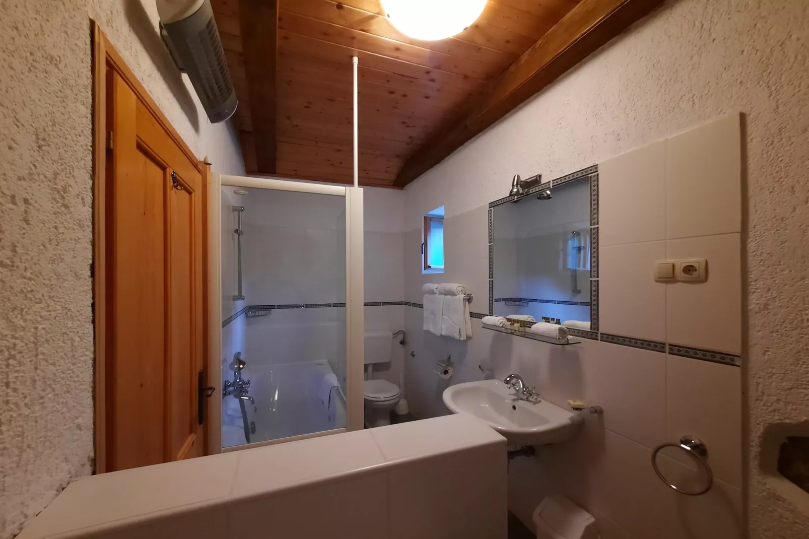 Holiday home Mikleus in Lovrec - Dobrec - ca 113 qm für 4 Erw 2 Kinder max 11 J - Badkamer