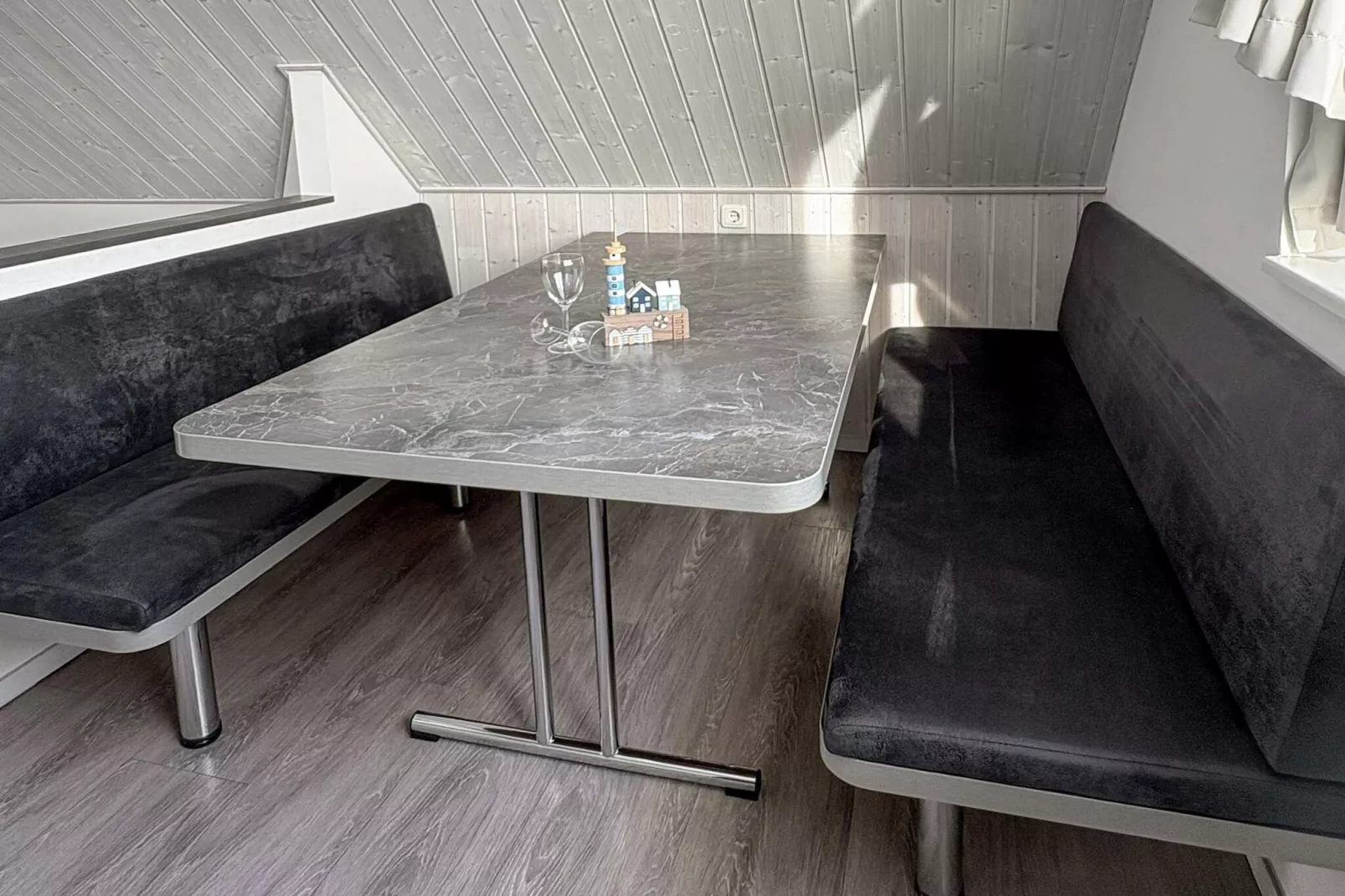 MERKUR 35+33 S DHH 2.+3.RH. - Binnen