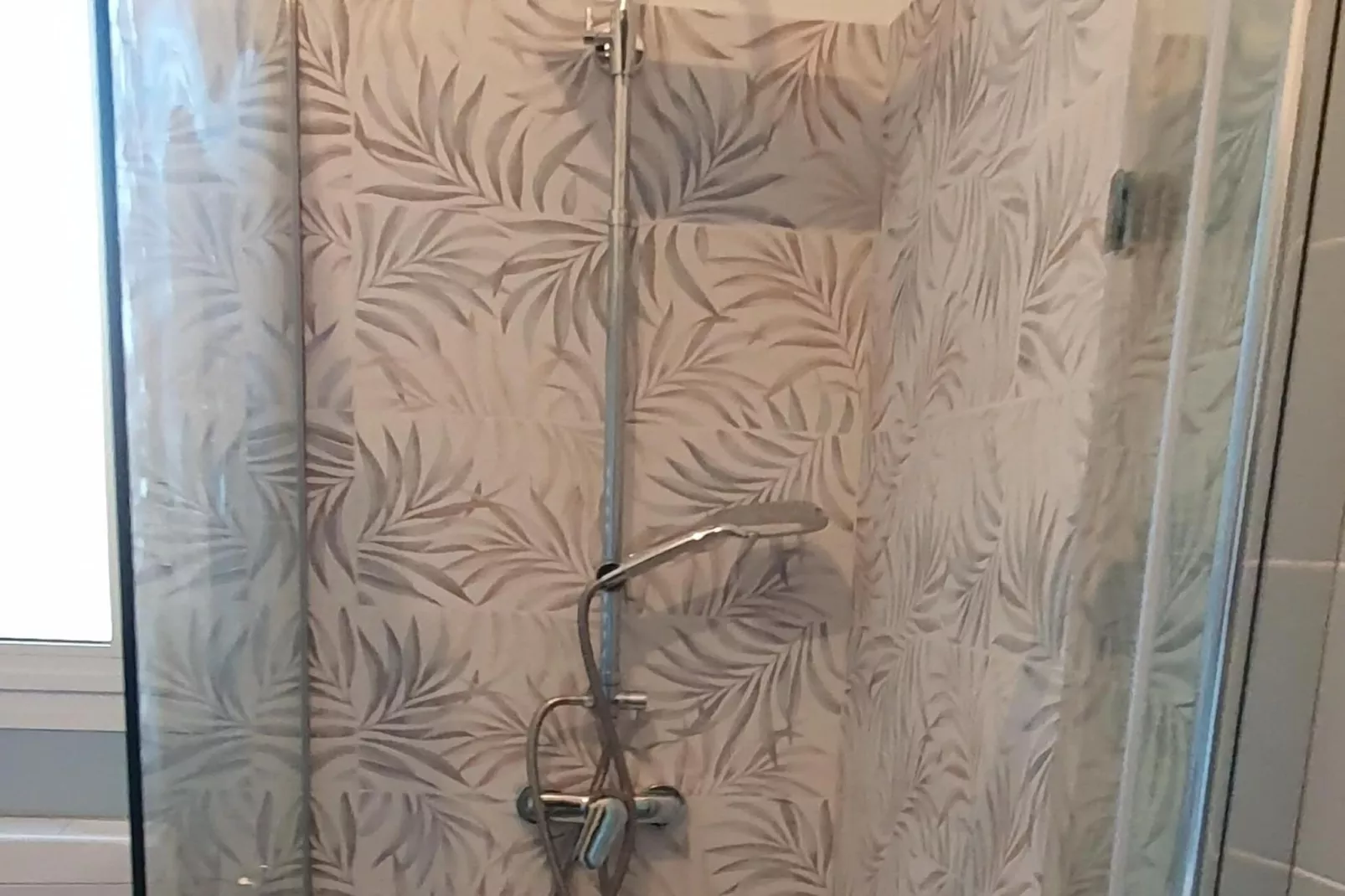 Charmante Villa mit drei Apartments und Meerblick KReidl - Badkamer