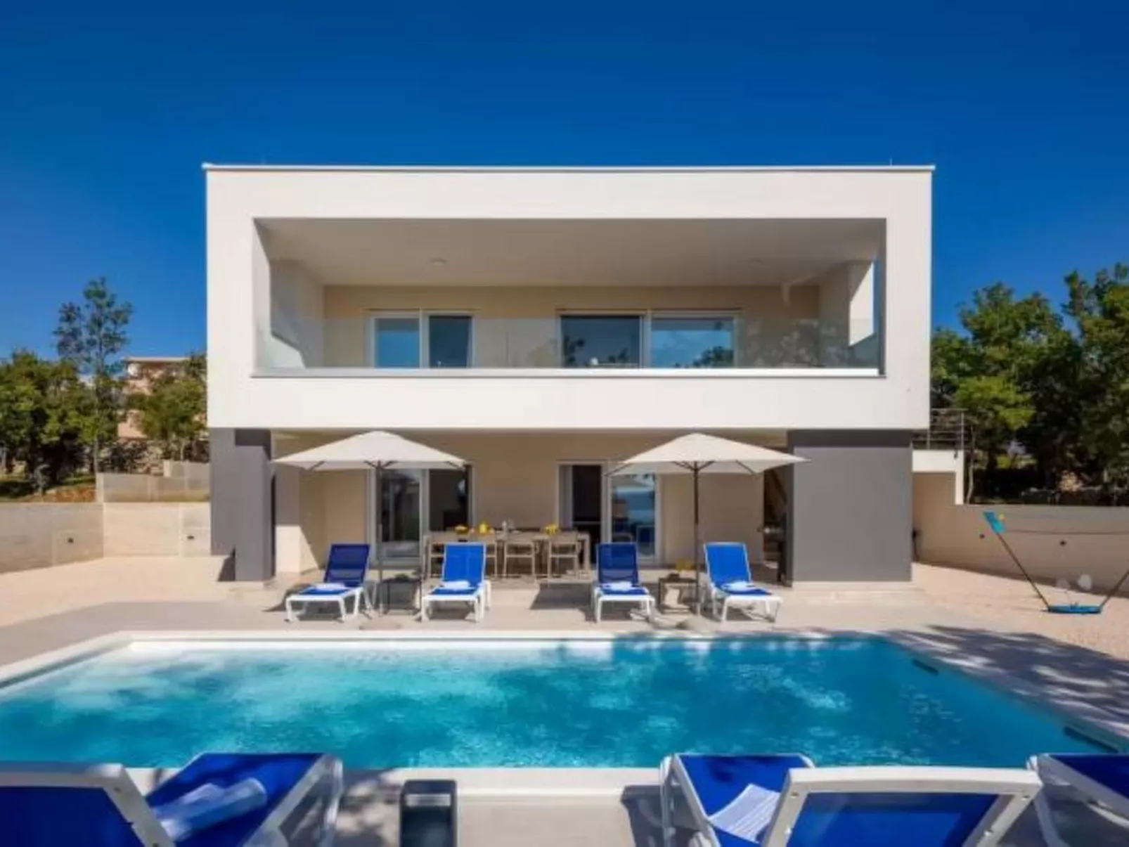 Seaview Villa Deep Green with pool