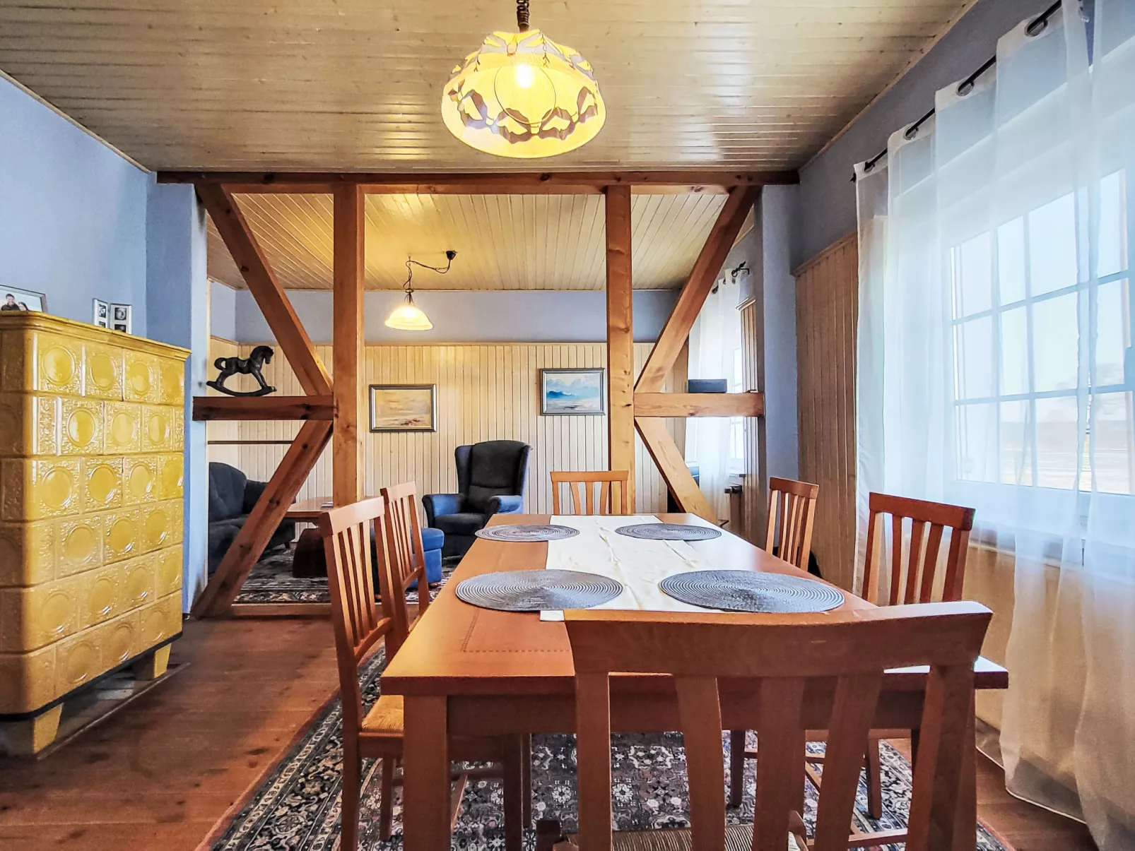 Mit großem eingezäunten Garten