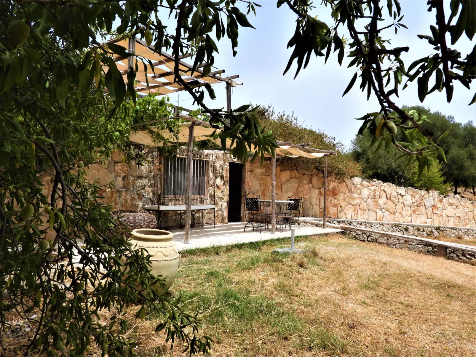 Giniusa' Studio mit Whirlpool-Badewanne