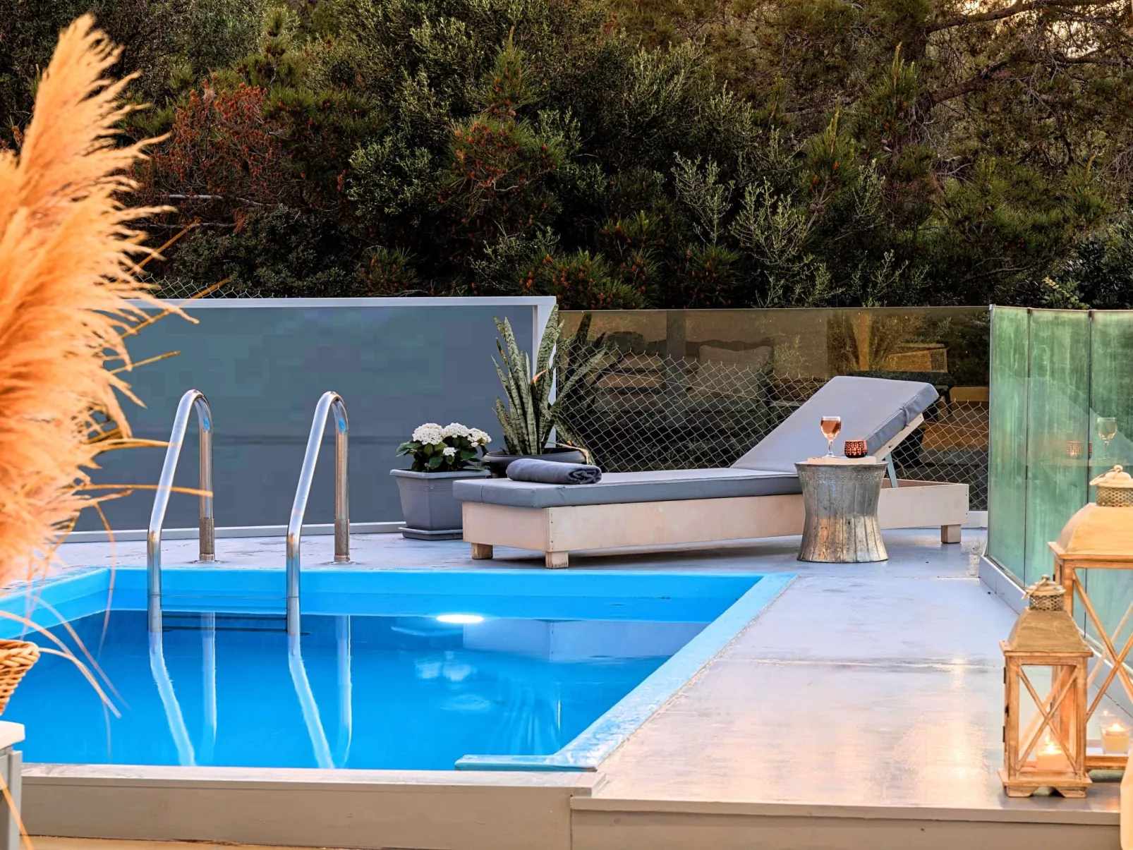 Olivengrüne Villa mit privatem beheiztem Pool