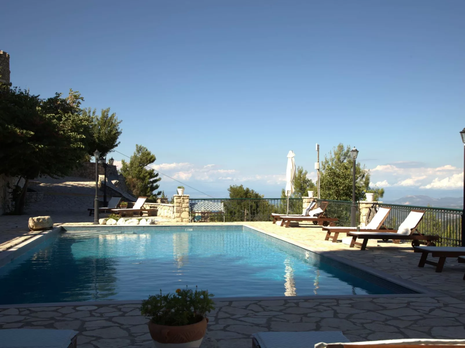 Sommer Dafnopanagia Luxusstudio Ourania