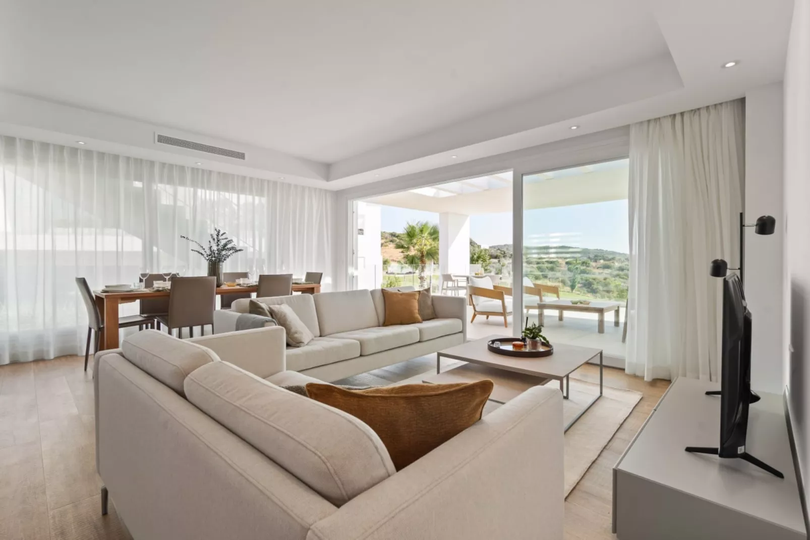 Spacious 2-bed & Solarium ALCAZABA LAGOON (2017)