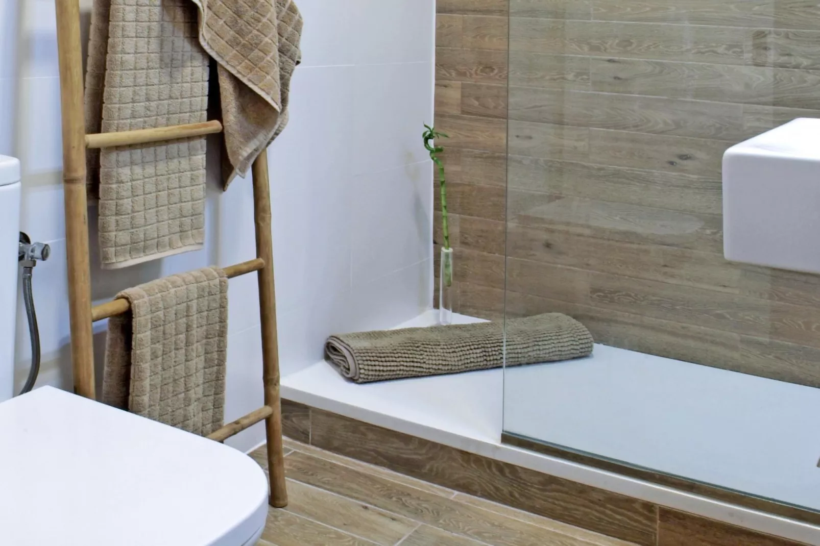Vivalidays Casa Pinell -Palafolls- Costa Barcelona - Badkamer