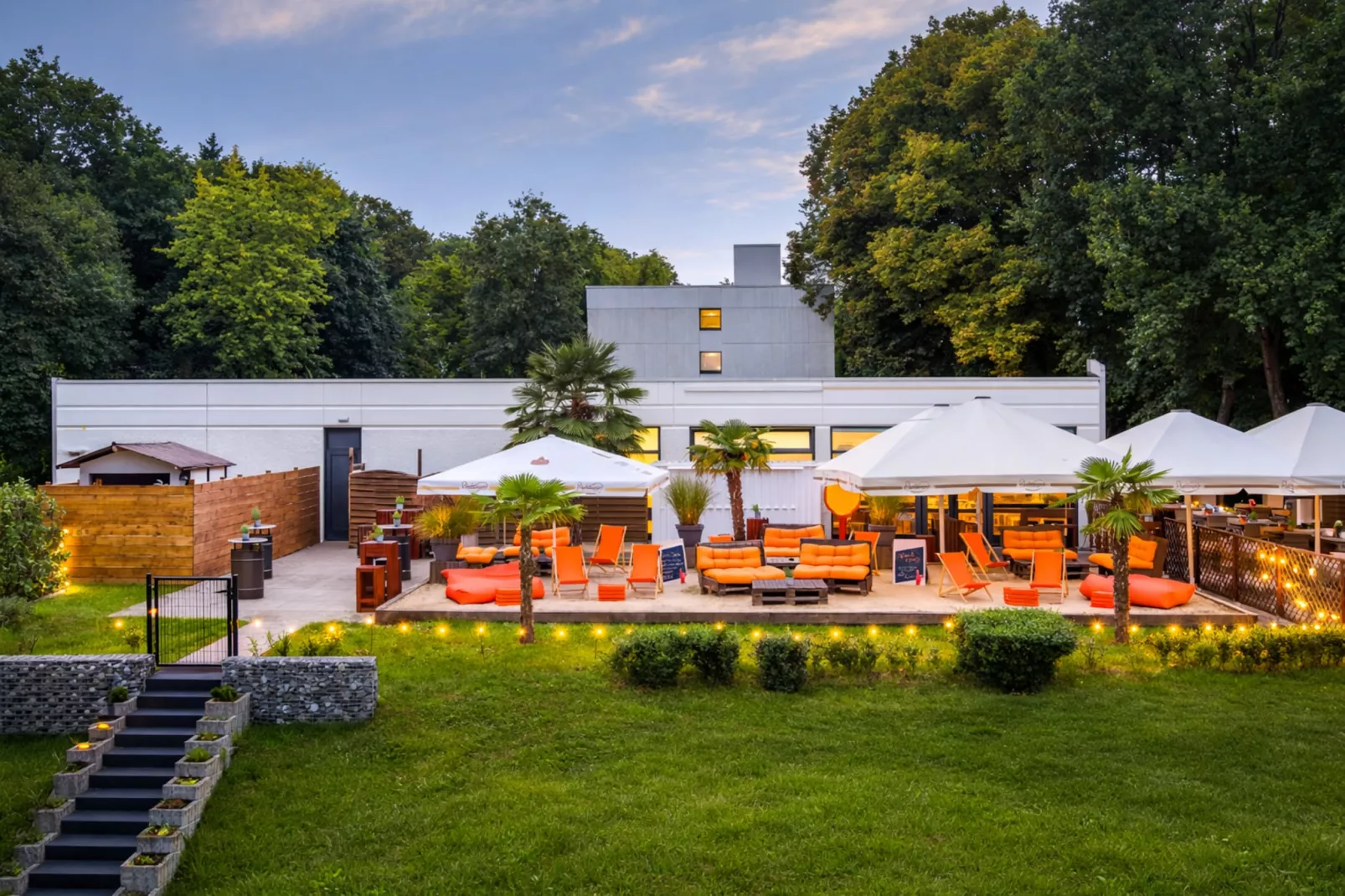 Mercure Hotel - Standard King Room - Buitenkant zomer