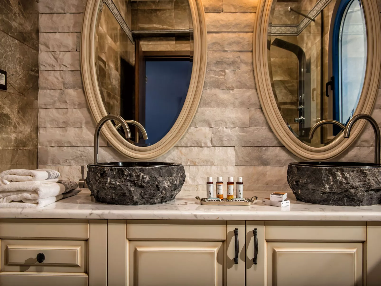 VILLA SANTORINI, WEIN DUNKLES MEER VILLEN