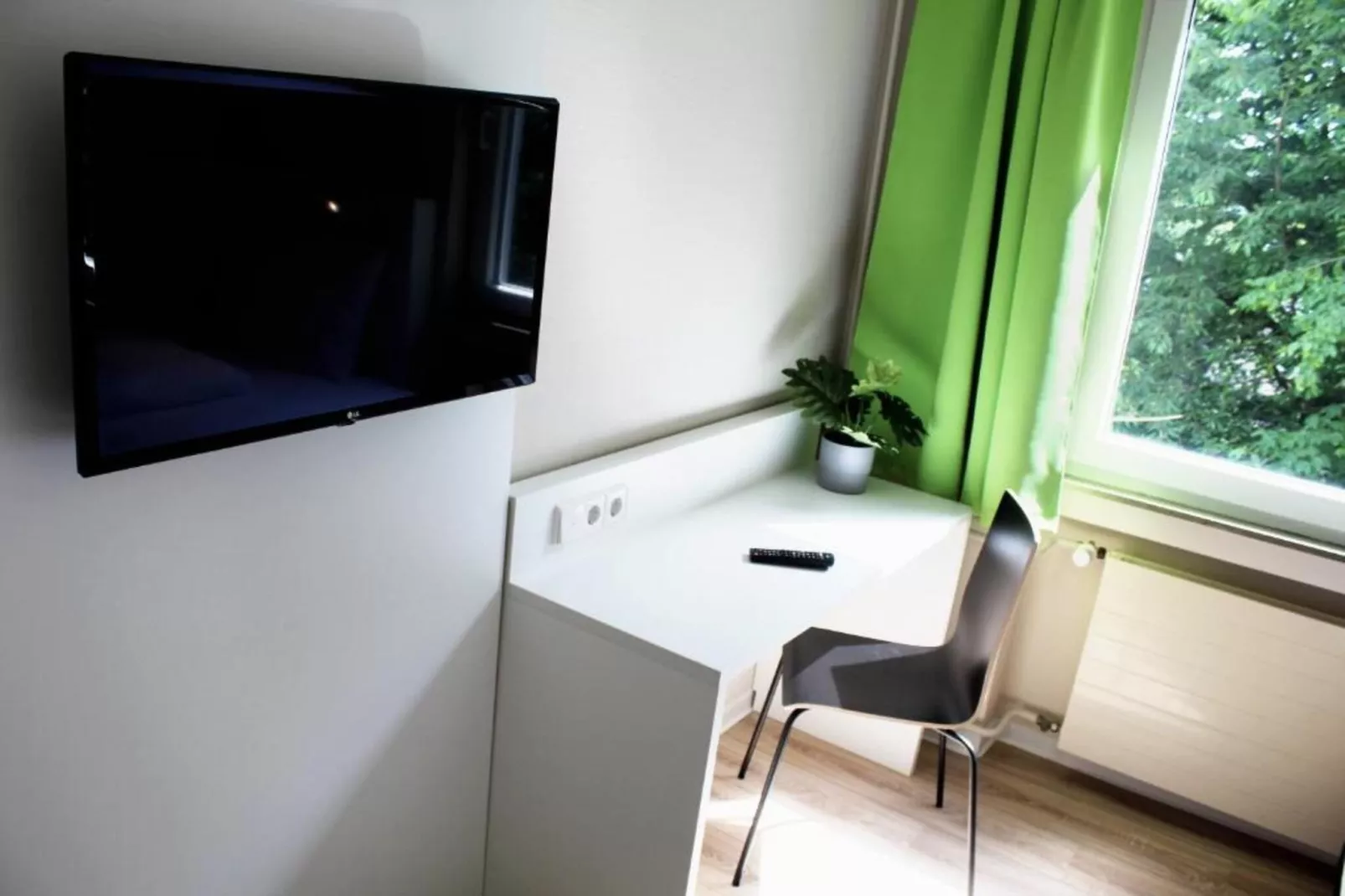 Double Room with Balcony - Slaapkamer