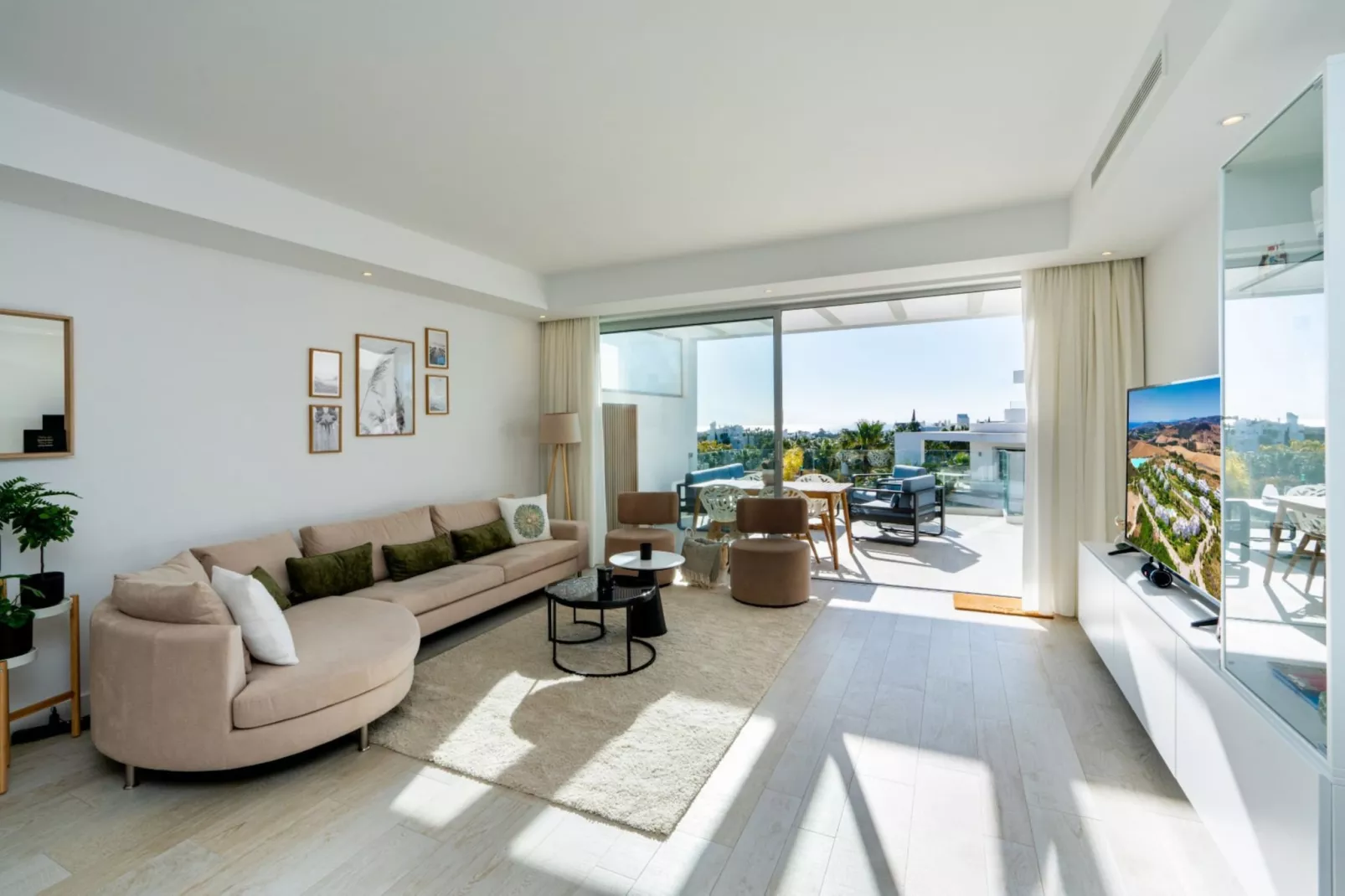 Stylish 2-Bed Apartment | Alcazaba Lagoon (1713)