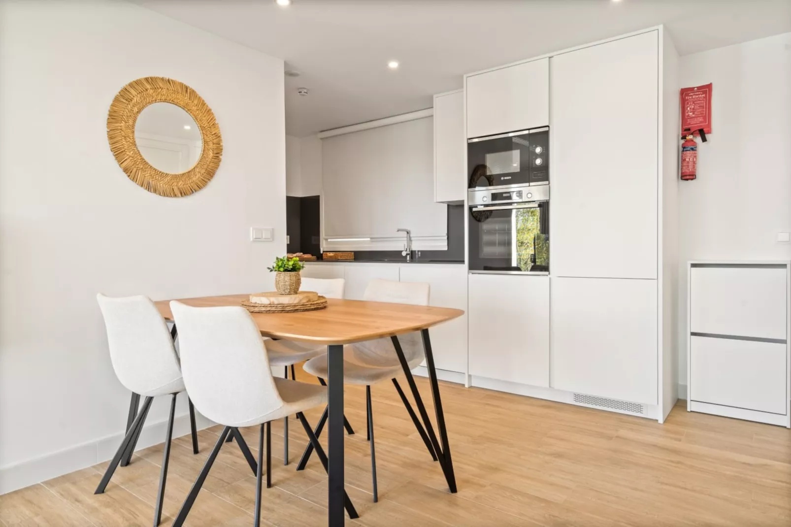 Stylish 2-Bed Apartment - ALCAZABA LAGOON (2115)