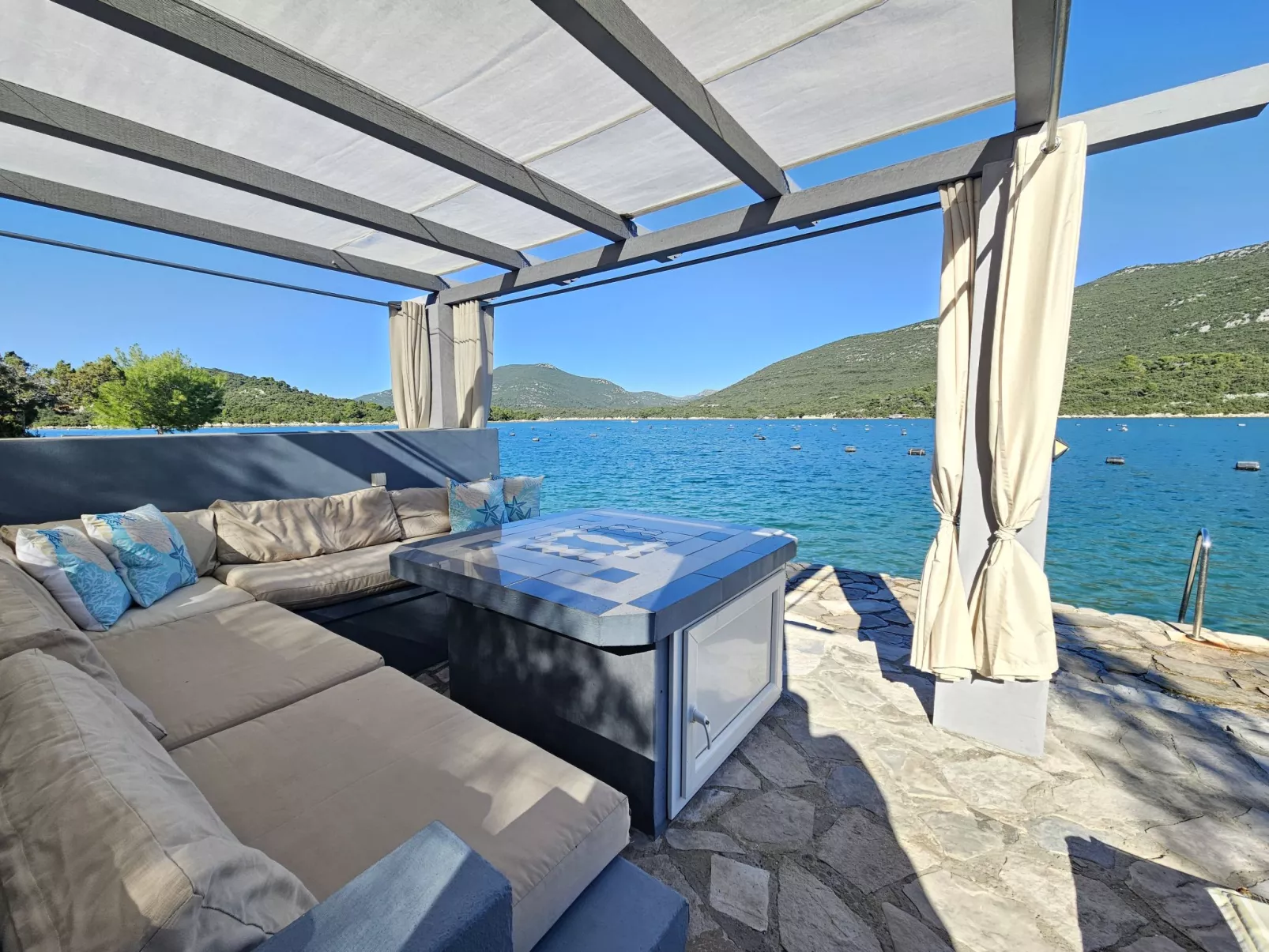 Waterfront Oasis - Buiten