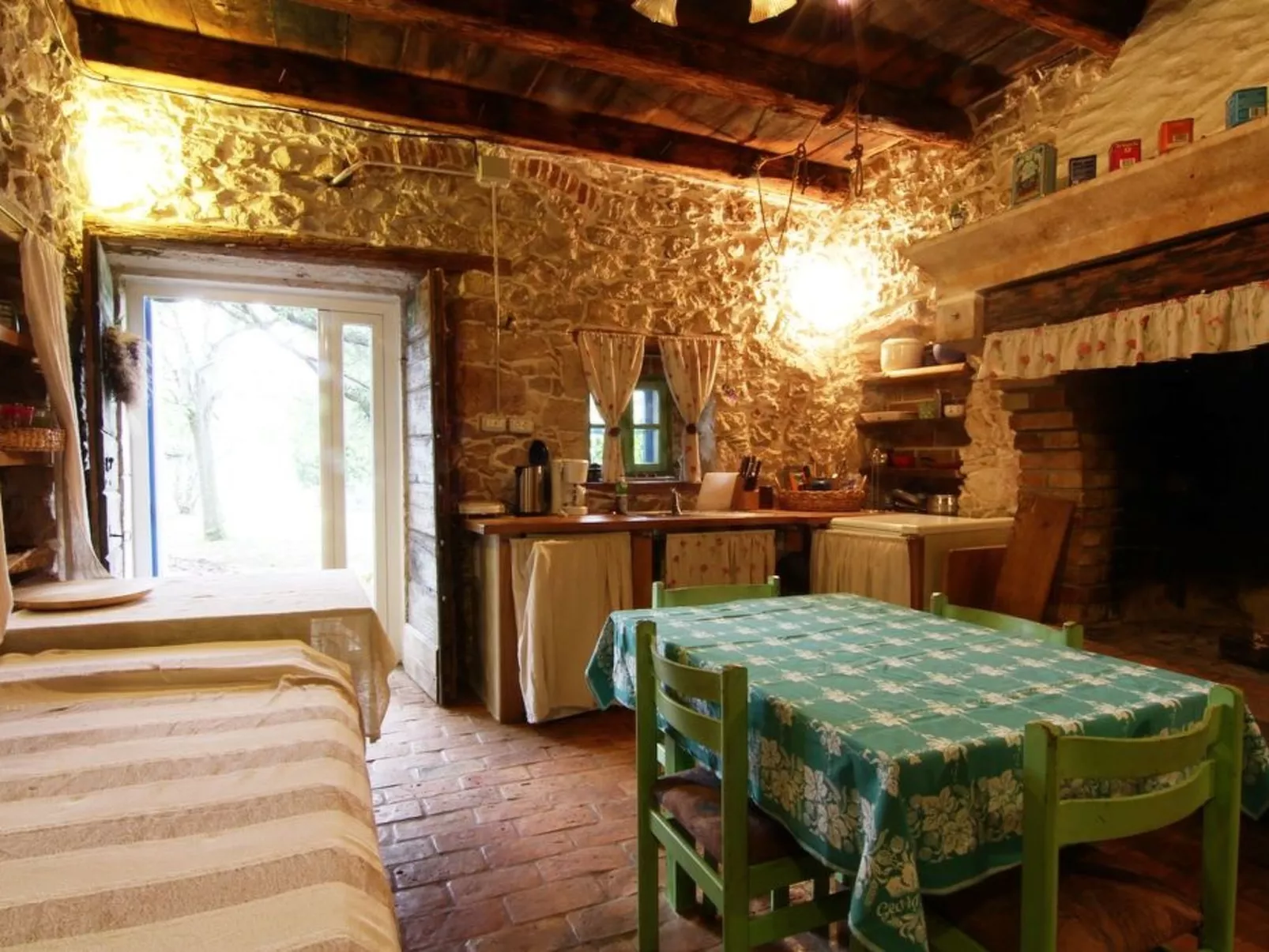 Modernes Ferienhaus in Drenje mit Privatem Garten